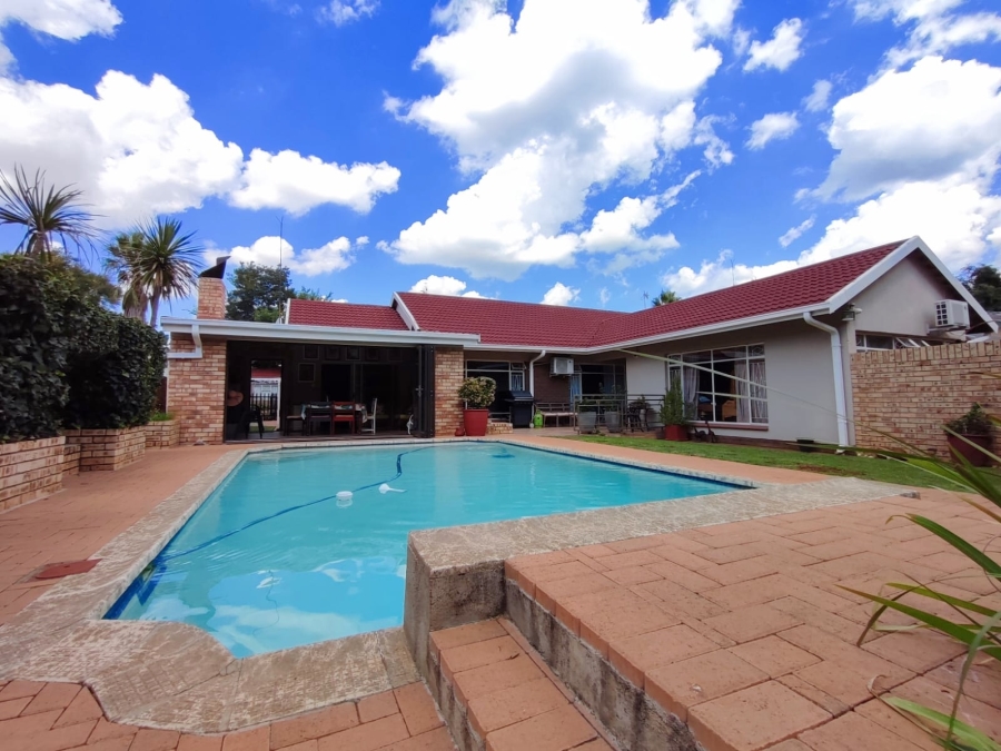 5 Bedroom Property for Sale in Stilfontein Ext 4 North West